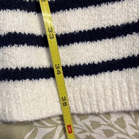 Universal Thread Cream Knit Sweater with Navy Label - Picture 6 of 8